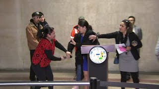 Chicago politician's press conference devolves into chaos