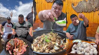 Mongolian herder Enke and his friends' traditional life on the grassland! #camping #cooking #village