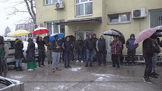 Protestno okupljanje pred zgradom Elektrodistribucije Živinice