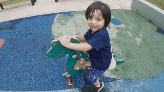 雨が上がり、息子に連れられ公園へ