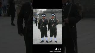 中国老百姓没活路了，外国朋友别羡慕中国人，现在中国老百姓干什么都危法，以后中国老农民，种地都要办农民种地资格证，