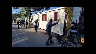 Mise en place, calage et raccordement d'un mobil-home résidentiel par l'équipe Mobil Aquitaine 33