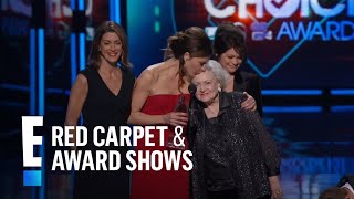 The People's Choice for Favorite TV Cable Comedy is "Hot in Cleveland" | E! People's Choice Awards