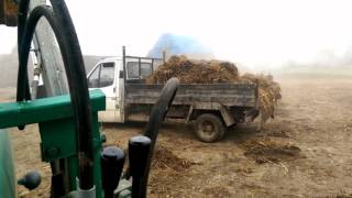 EP:9 John deer 3120 loading manure