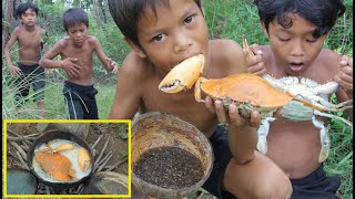 Primitive Technology - Eating delicious - Cooking crab recipe