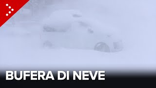 Bufera di neve a Cervinia: folate di vento e picchi a -9 gradi