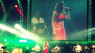 Shreya Ghoshal Concert in Dubai 03Nov2011--Saathiya Singham song