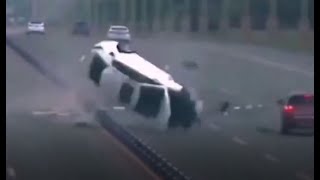 Idiots in Cars | China | 22