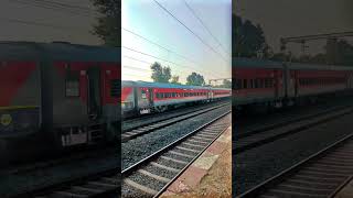 WAP 5 loco motiv ke sath train number 12939 pune Jaipur SF express