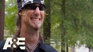 Billy the Exterminator: Wolf Attack | A\u0026E