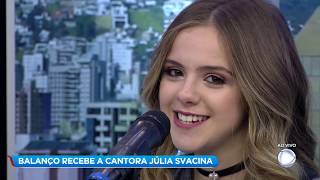 Cantora Júlia Svacinna anima tarde no BG com seus lançamentos