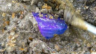 Rare red vein agate. Diamonds and crystals in the valley