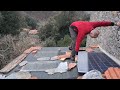 raccogliamo erbe spontanee sistemo pannello fotovoltaico riparo vecchia finestra.