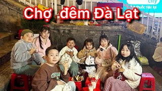 Mấy chị em đi dạo và cười xỉu với màn tấu hài của ba chàng trai ở Chợ Đêm Đà Lạt || Huyền Hrê