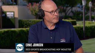 Ernie Johnson Finds Out He's a Sports Broadcasting HOF Inductee From Charles Bar
