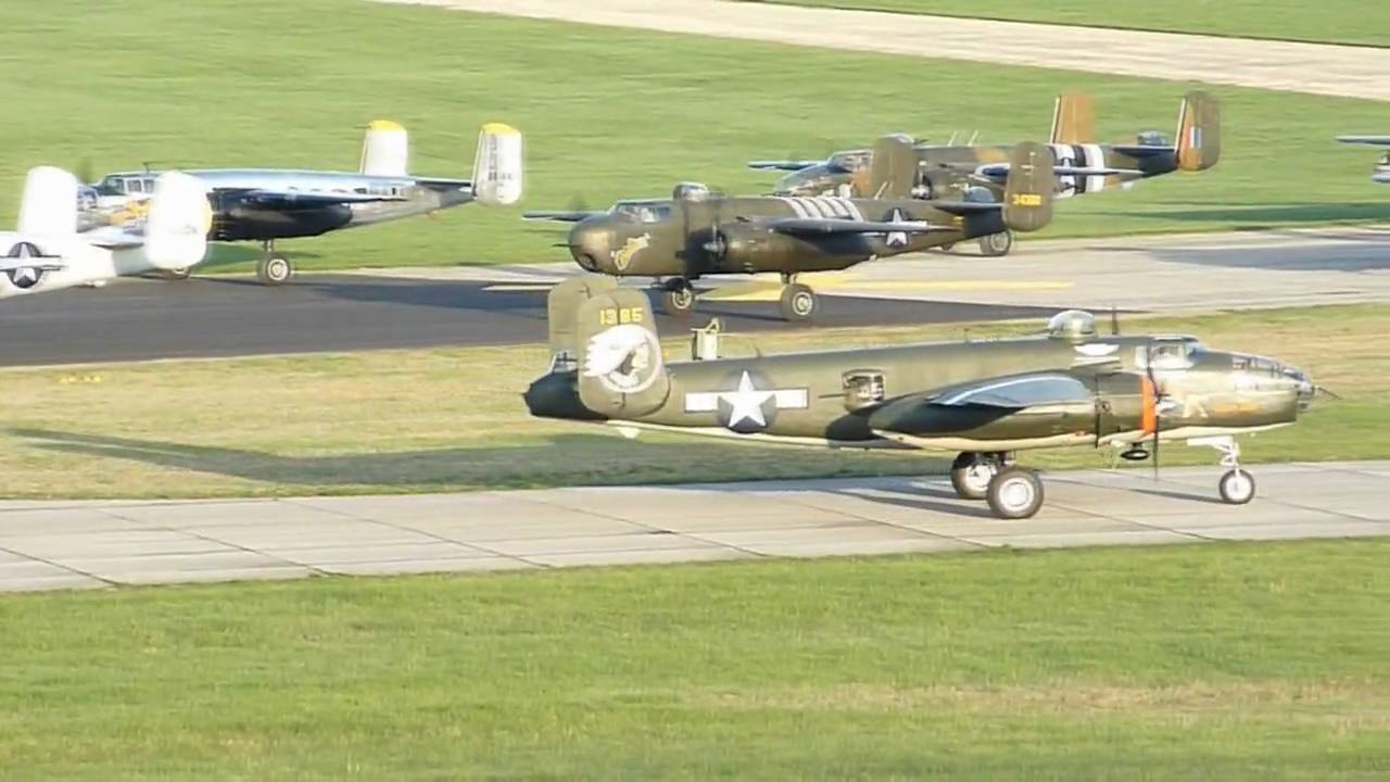 Doolittle Raid Reunion B-25s Touch Down At Wright Field - YouTube