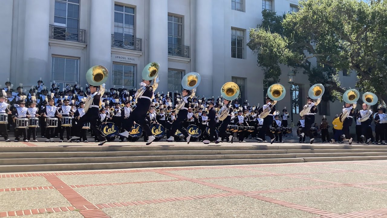 Cal Band Sproul Hall Rally Vs. UC Davis 2022 Berkeley California ...