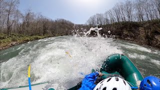 北海道ニセコ尻別川ラフティング春の雪代で大荒れの川を下る