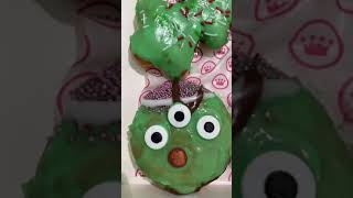 We tried Donut King's Christmas doughnuts | #shorts #yahooaustralia