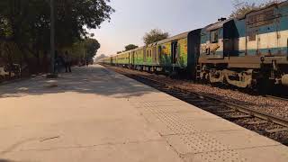 [4K] Ajmer Nizammuddin Janshatabdi Express with Baldie 14050 Abu Road WDM3A!!