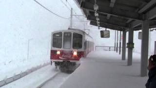 大雪の米原駅　近江鉄道米原駅２００系到着