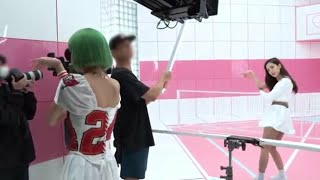 Lisa Teaches Jisoo Dance while Filming \