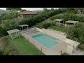 Piscina in Agriturismo, rettangolare a sfioro con fontane cervicali | Piscine Castiglione