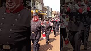 schutterij Sint Martinus Vaesrade in het defile op het bondsfeest 2023 in Brunssum