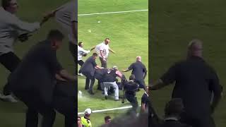 Fenerbahçe Başkanı Ali Koç'un sahaya girmesinin ardından yaşananlar