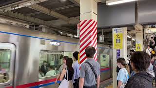 高砂駅の通勤ラッシュ。京成電鉄