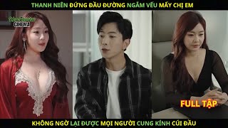 Thanh Niên Đứng Đầu Đường Ngắm VẾU Mấy Chị Em Không Ngờ Lại Được Mọi Người Cung Kính Cúi Đầu.