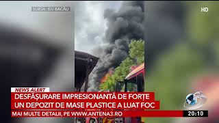 Incendiu violent la un depozit de mase plastice, în Bacău. A fost emis mesaj Ro-Alert