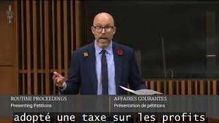 Mike présente une pétition demandant une taxe sur les profits exceptionnels