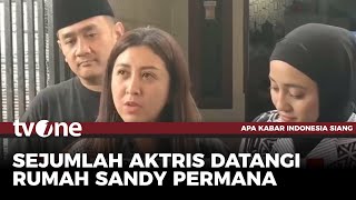 Sejumlah Rekan Artis Kunjungi Rumah Duka Sandy Permana | AKIS tvOne