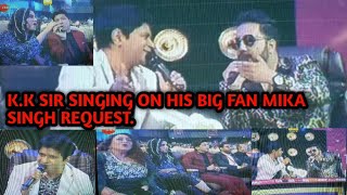 K.k sir singing with his big fan Mika Singh and others.