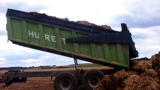 Fumier vaches laitières 2016 avec cat th 407 et valtra t160 {agriculture française}