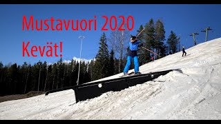 Aurinkoinen päivä Mustavuoressa 2020!