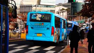 Seoul Metropolitan Bus (Sunjin Traffic Service) Route 751 bus leaving Yonsei University