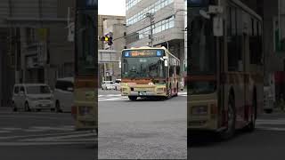 20241005🟥🟨🟧神奈中バスと130（横浜200か4675 QKG-MP38FK）🚌戸塚バスセンターにて