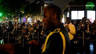 LA FANFARE KIMBANGUISTE A LA PLACE DE BASTILLE