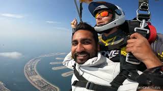 #skydiving in #skydivedubai. #palmjumeirah #trending singing#song  #chandijaisaranghaitera 😀#tandem