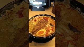 厚切り角煮辛味噌ラーメンを食いながら世界の幸せを願う男#shorts#厚切り角煮辛味噌ラーメン#えんまる