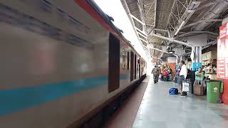 NFR's Beast 12424 New Delhi - Dibrugarh Town RAJDHANI EXPRESS Arrival at New Jalpaiguri Junction