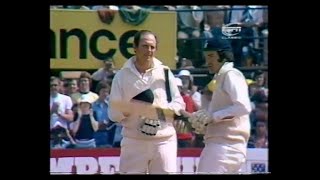 ENGLAND v AUSTRALIA 3rd TEST MATCH DAY 3 TRENT BRIDGE JULY 30 1977 GEOFFREY BOYCOTT ALAN KNOTT