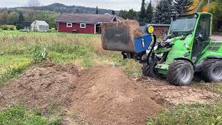 Gyru-Star 3-120L Screening Bucket on an Avant 760 Compact Loader