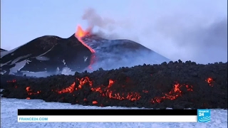 Images impressionnantes de l'Etna entré en éruption pour la première fois de l'année