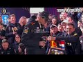 ¡gran imagen esto no lo mostro el gp las vegas checo pÉrez felicita a verstappen por salir campeÓn