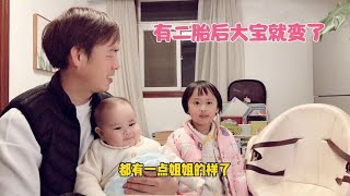 自从生二胎后大宝就变了，帮妈妈收碗筷帮妹妹洗勺子！越来越懂事