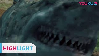 HIGHLIGHT： 怪叔叔为了逃命，居然把小女孩推给鲨鱼！ |【陆行鲨 Land Shark】 | YOUKU MOVIE | 优酷电影