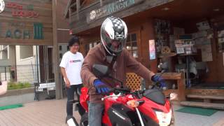 Cute girl and bright red CB250 F　Beautiful mother　お見送り可愛い少女と真っ赤なCB250F　HONDA・CB250F